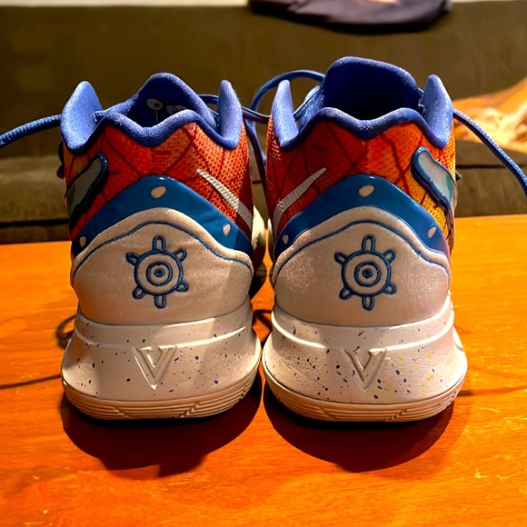 Nike Kyrie 5 Spongebob Pineapple House - Picture 4 of 5
